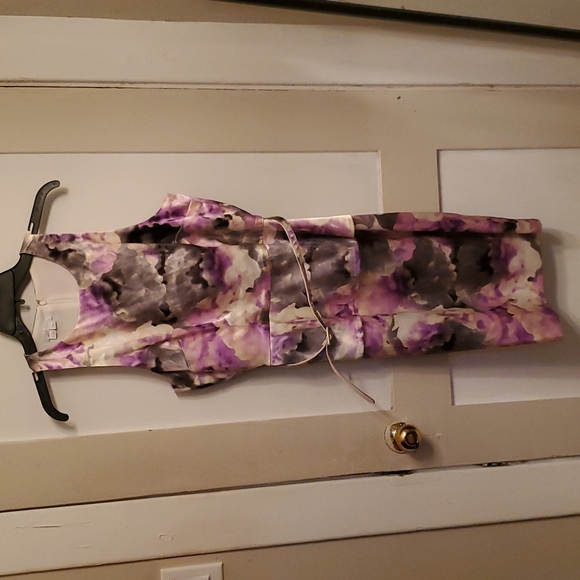 3/$30 London Times Satiny Dress with Belt and Peplum - Picture 1 of 7